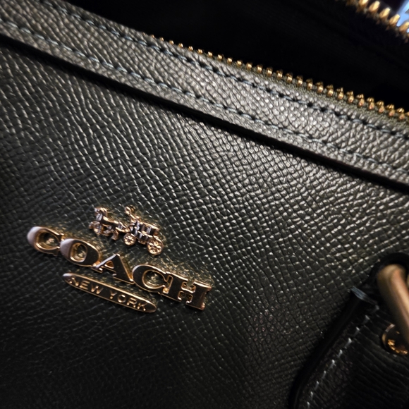 Coach GREEN Handbag with Gold Chain - Picture 5 of 16